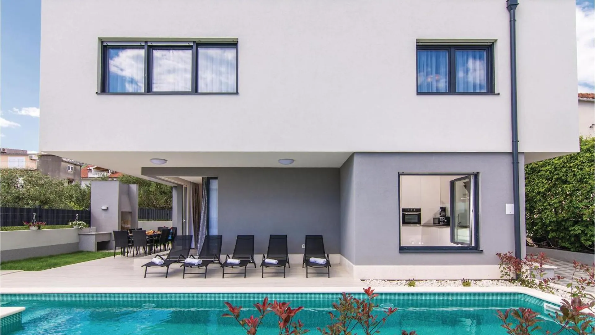 5 Bedroom Lovely Home In Kastel Kambelovac Kaštela Semesterbostad