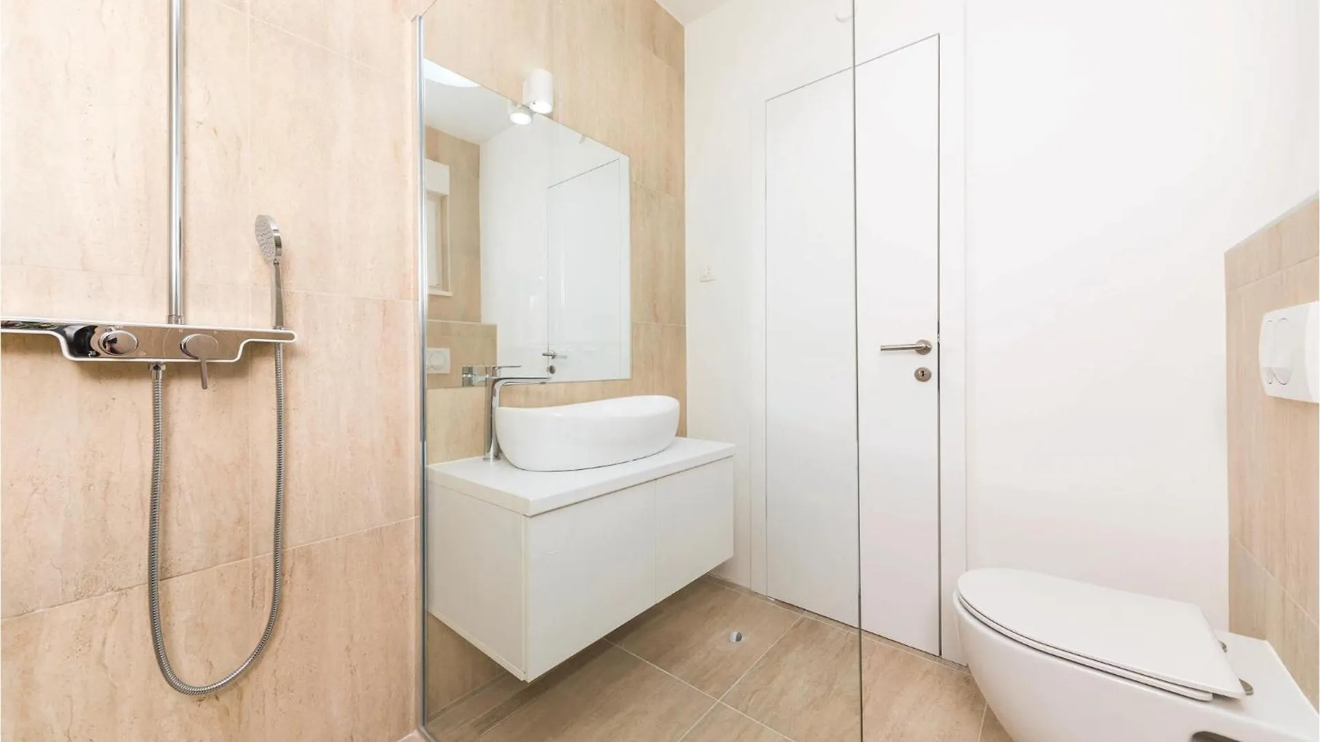 Prázdninový dům 5 Bedroom Lovely Home In Kastel Kambelovac Kaštela