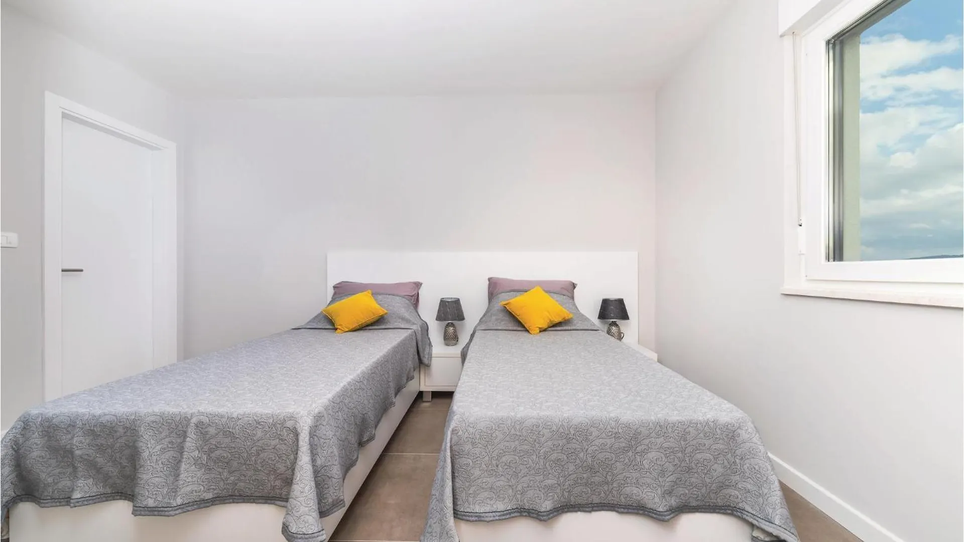 5 Bedroom Lovely Home In Kastel Kambelovac Kaštela Prázdninový dům