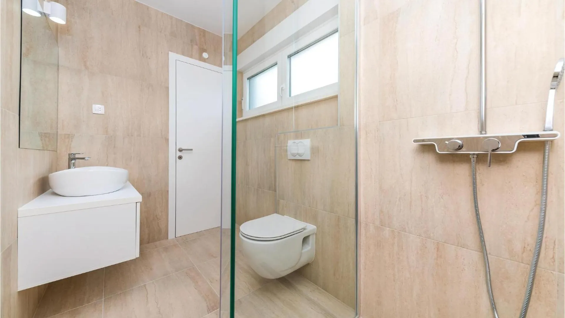 5 Bedroom Lovely Home In Kastel Kambelovac Kaštela